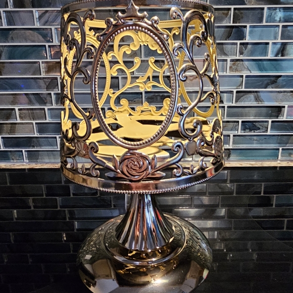 Bath & Body Works Disney Princess Royal Lamp for 3-Wick Candle NEW - Picture 1 of 6